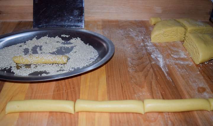 Cut the ropes into equal length pieces and roll each piece in sesame seeds.