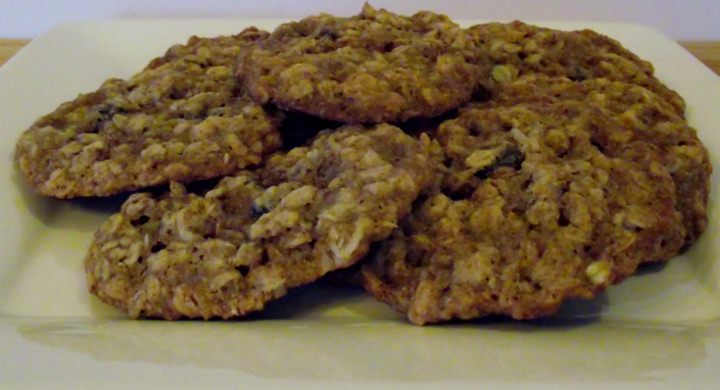 Chewy Oatmeal Raisin Cookies